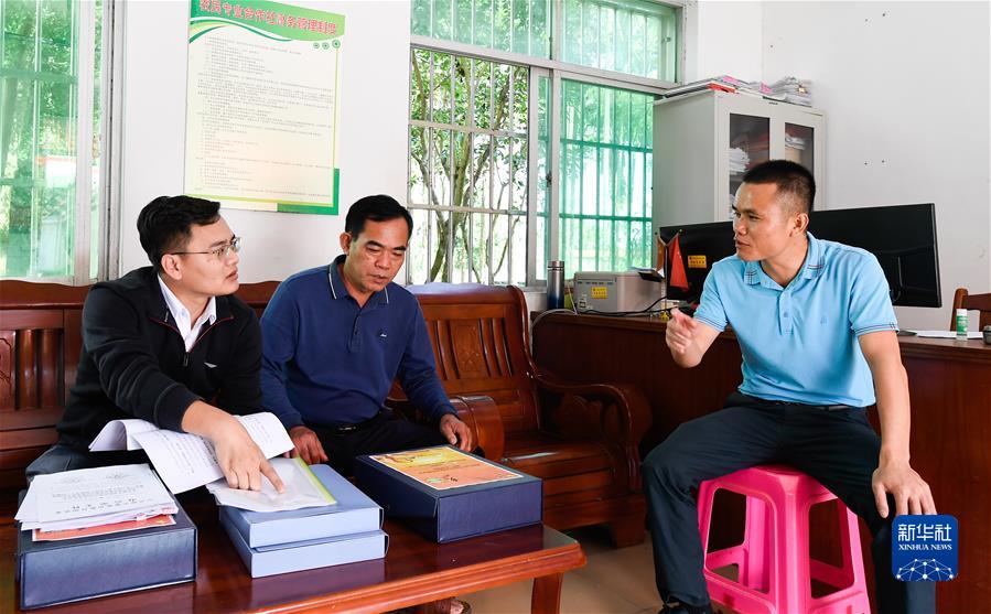 £¨Ð»ªÈ«Ã½Í·Ìõ¡¤Í¼ÎÄ»¥¶¯£©£¨3£©¼á¶¨Ö´×Å´òºÃµ³·çÁ®Õþ½¨ÉèºÍ·´ÃÓÀö·Õù¹¥¼áÕ½³¤ÆÚÕ½¡ª¡ª´ÓÊ®¾Å½ìÖÐÑë¼ÍίÁù´ÎÈ«»á¿´ÖÜÈ«´ÓÑÏÖε³Ïò×ÝÉîÍÆ½ø £¨Ð»ªÈ«Ã½Í·Ìõ¡¤Í¼ÎÄ»¥¶¯£©£¨3£©¼á¶¨Ö´×Å´òºÃµ³·çÁ®Õþ½¨ÉèºÍ·´ÃÓÀö·Õù¹¥¼áÕ½³¤ÆÚÕ½¡ª¡ª´ÓÊ®¾Å½ìÖÐÑë¼ÍίÁù´ÎÈ«»á¿´ÖÜÈ«´ÓÑÏÖε³Ïò×ÝÉîÍÆ½ø